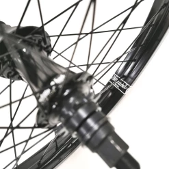 Roue SHADOW Arrière Definitiv K7 + 1 Guard PC 11 Roue SHADOW Arrière Definitiv K7 + 1 Guard PC -Accessoires Vélo Soldes Roue SHADOW Arriere Definitiv K7 1 Guard PC 1