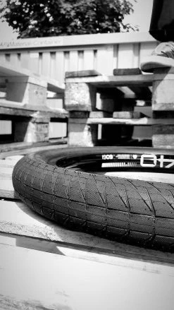 Pneu ECLAT Creature Felix Prangenberg 2’40 -Accessoires Vélo Soldes creature eclat bmx tyre