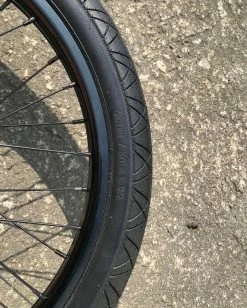 Pneu ECLAT Mugen Rigide 1’75 -Accessoires Vélo Soldes pneu eclat flat mugen 195 1