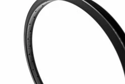 Roue CINEMA VX2 Avant – 777 + 2 Guards -Accessoires Vélo Soldes products rim 777 cn7500blk 2000x1333 1